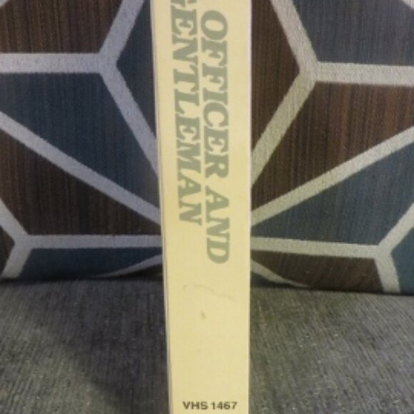 AN OFFICER AND A GENTLEMAN - 1982 - VHS (1st Release - Original 1982 Copy) - Picture 11 of 12